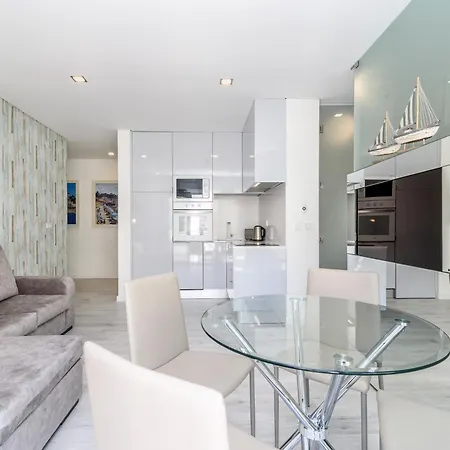 Cozy Modern In Parade By Lovelystay Parede