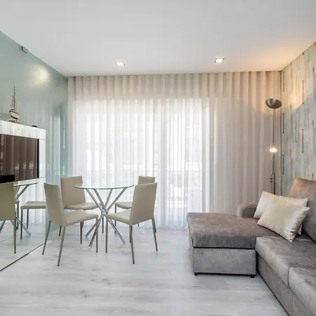 Cozy Modern In Parade By Lovelystay Parede