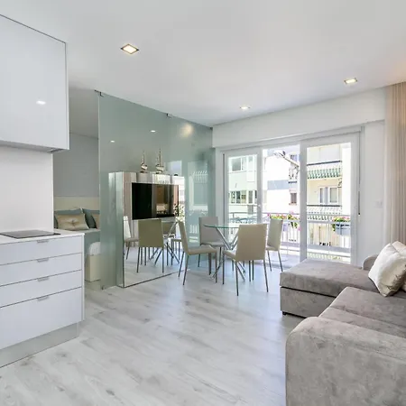 Cozy Modern In Parade By Lovelystay * Parede